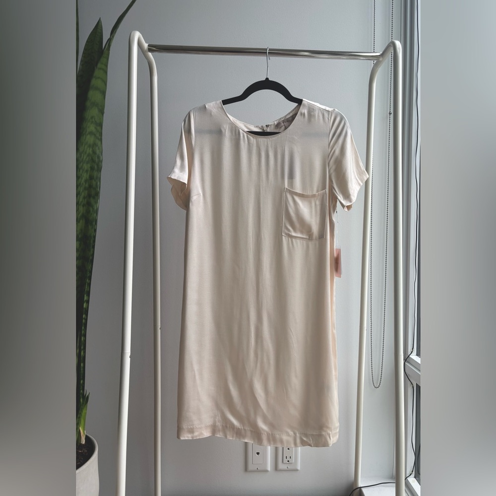 NWT - FOREVER 21 | Champagne Cream Contemporary Satin Shift Dress M